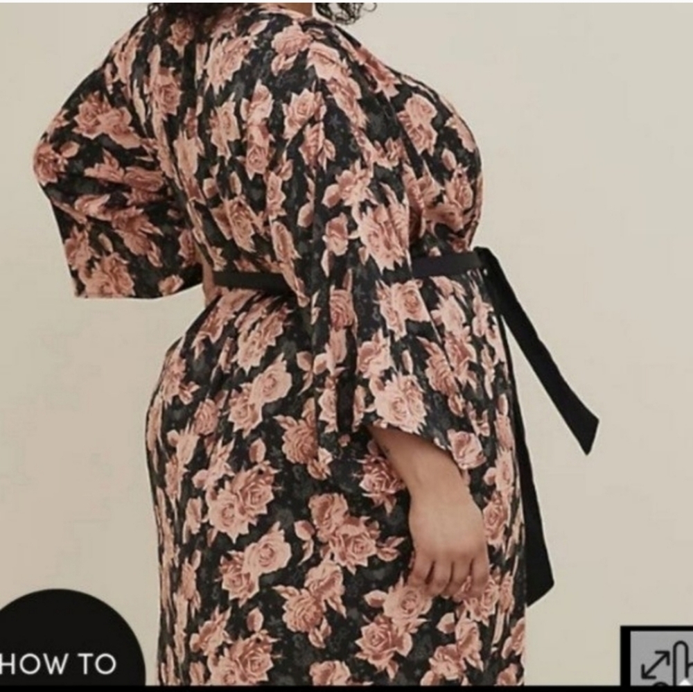 NWT Torrid Skull Tattoo & Floral Design Satin Kimono Robe Size 00/0 ( Plus ) - Picture 3 of 7